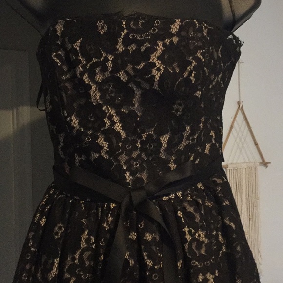 Lace dress- LIKE NEW - Picture 2 of 5